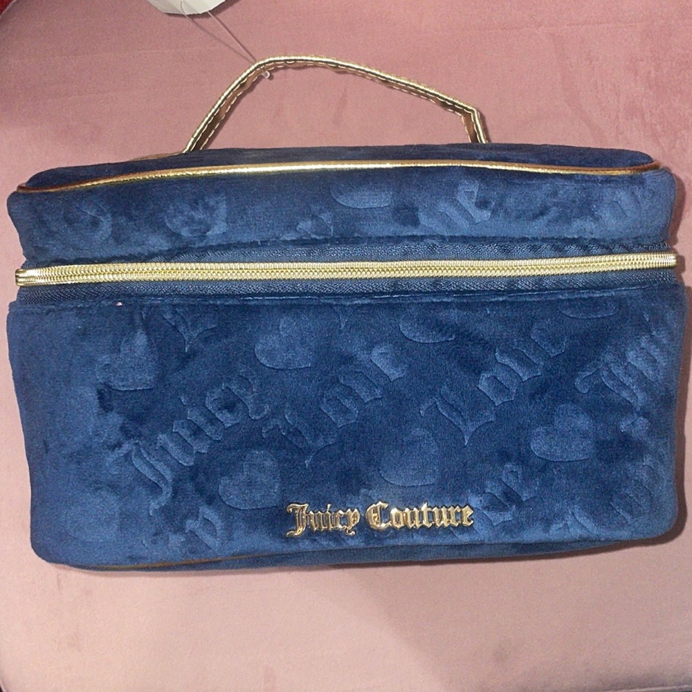 🆕 Juicy Couture Velvet Makeup Train Case Bag